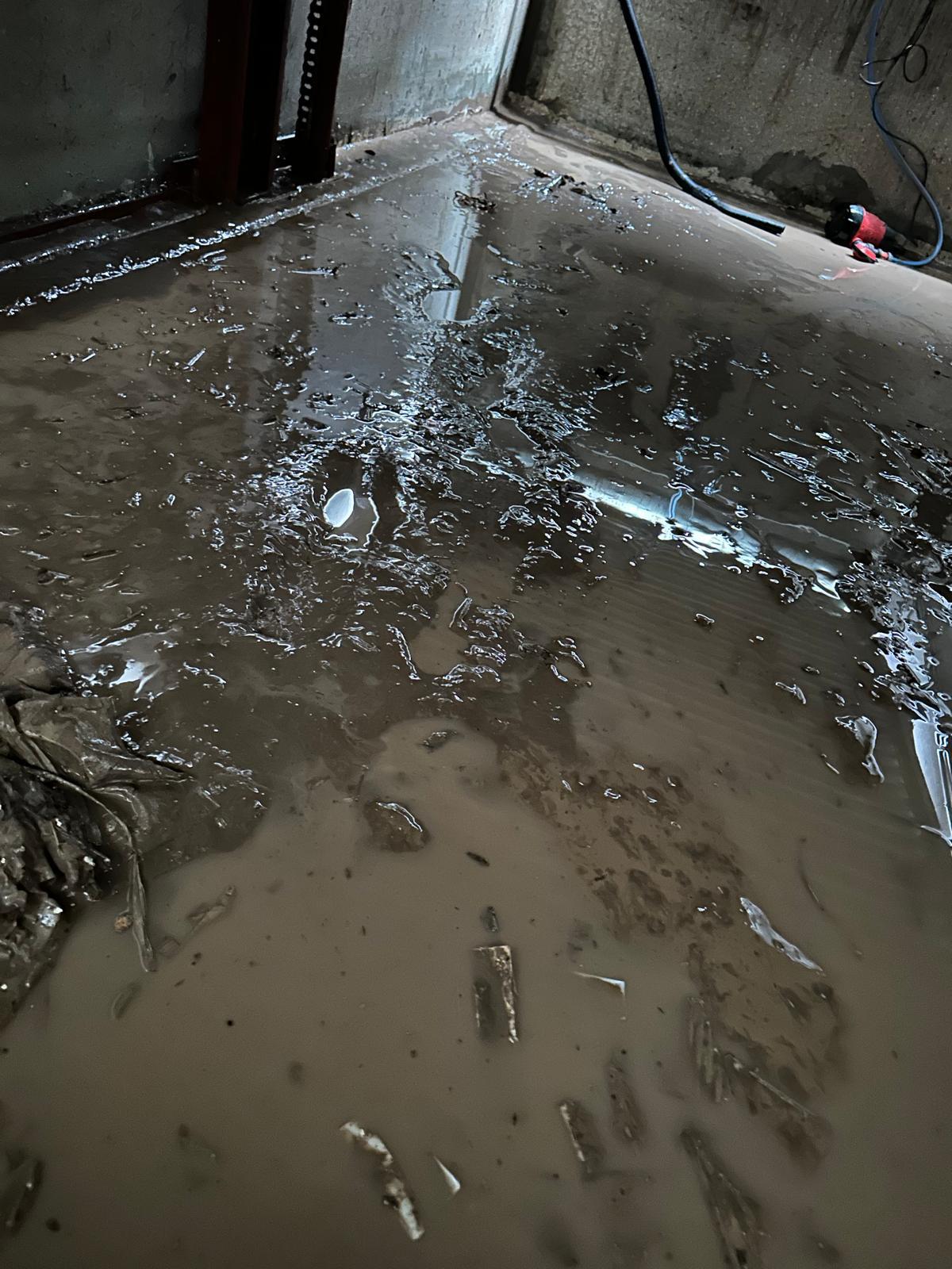 Wasserschaden vorher – verschmutzter Boden
