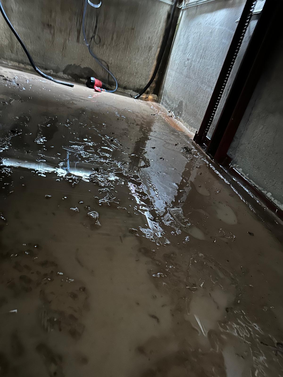 Wasserschaden vorher – verunreinigte Fläche
